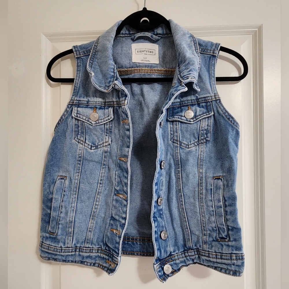 🌸3/$30🌸 Eighty Two Denim Vest